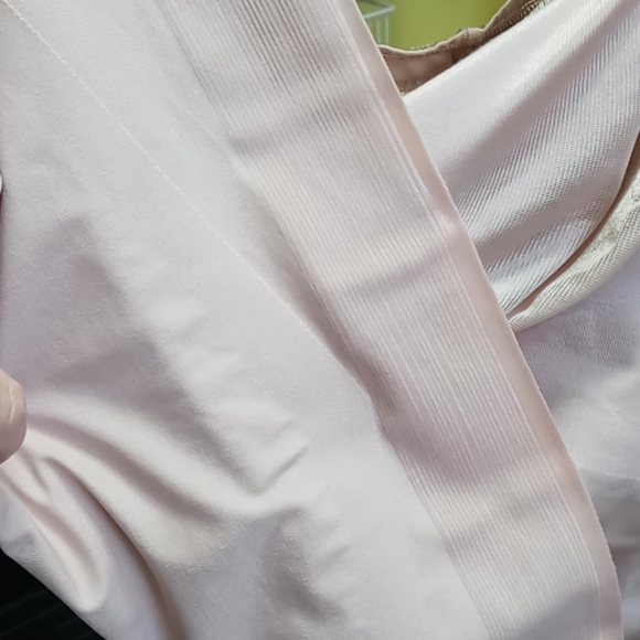 Sz 46 Ruby Ribbon - Picture 6 of 6